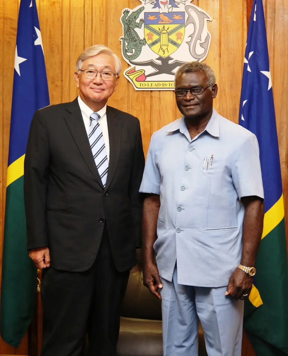 The Prime Minister, Hon Manasseh Sogavare, right, and the WHO Western Pacific Regional Director, Dr Young-soo.