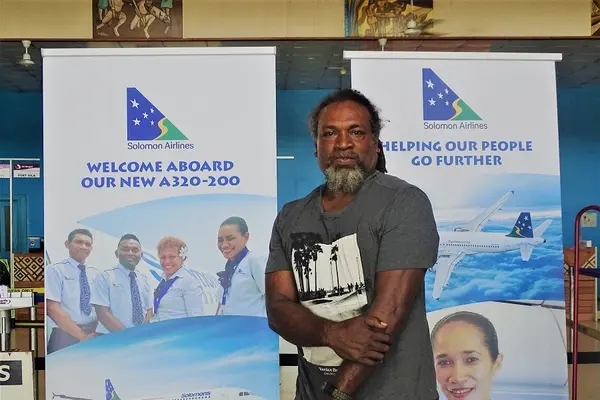 Natty Dolaiasi will also teach local young people of Solomon Islands background who have been isolated from their culture with the aim to prepare them to perform at the Byron Harmony Festival on 21 March. Mr Dolaiasi plans to perform with these young people at schools and other youth events.
