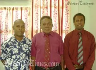 Chair of EPLD 2010 local organizing committee Mr Paul Tovua, centre, with committee members Mr Priestley Habru (EPLD 2006 alumni and Mr Desmond Nimepo (CSC alumni 2007).