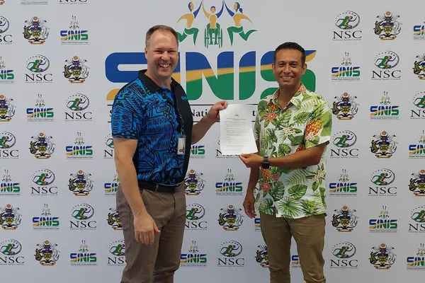 SINIS partners with Bulk Shop through a partnership agreement signed by SINIS Executive Director Aaron Alsop and Bulk Shop Managing Director Adam Bartlett on Friday 14th October 2022.
