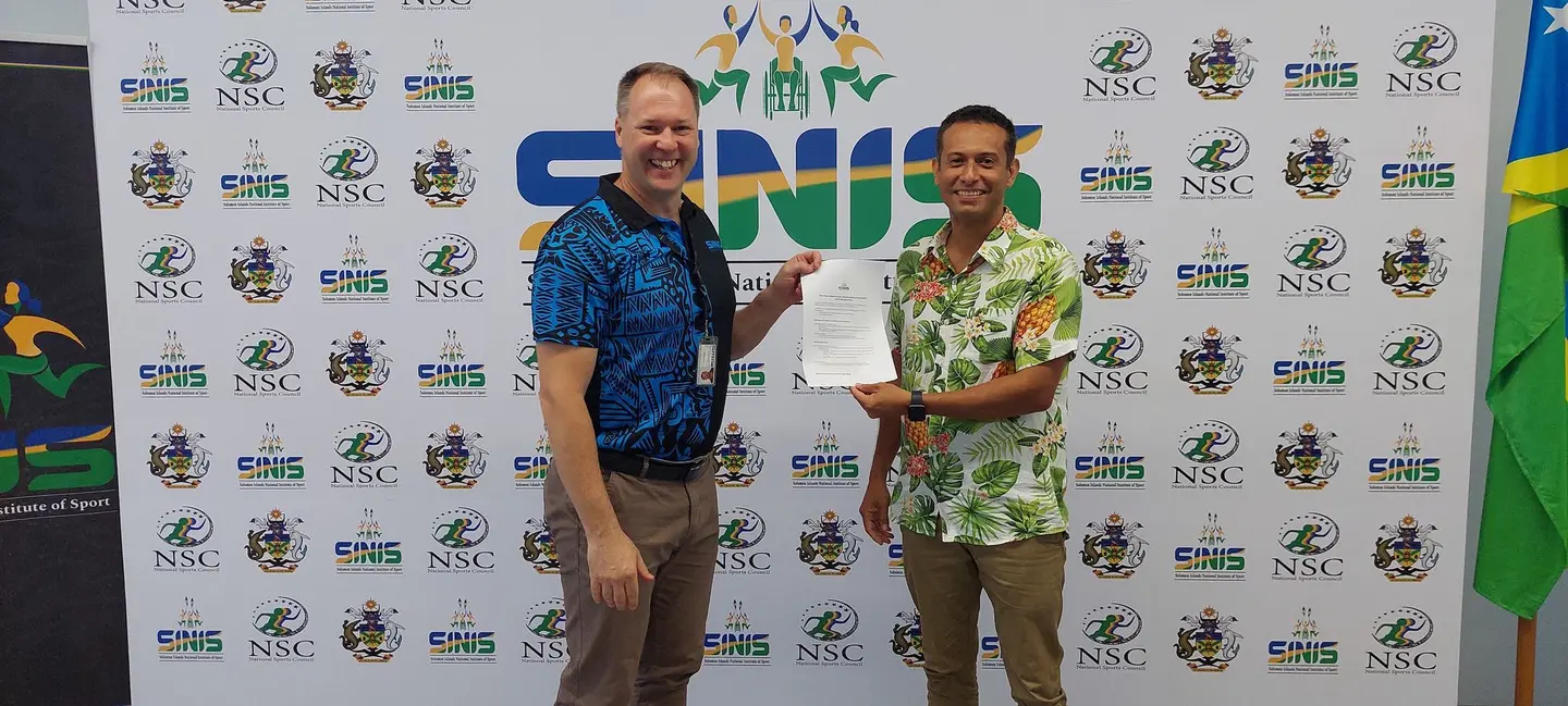 SINIS partners with Bulk Shop through a partnership agreement signed by SINIS Executive Director Aaron Alsop and Bulk Shop Managing Director Adam Bartlett on Friday 14th October 2022.