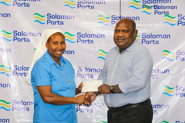 Recognizing the pressing need for adequate water storage facilities in Wagina, Solomon Ports stepped forward to contribute to the community’s welfare by donating five 5000-liter water tanks.