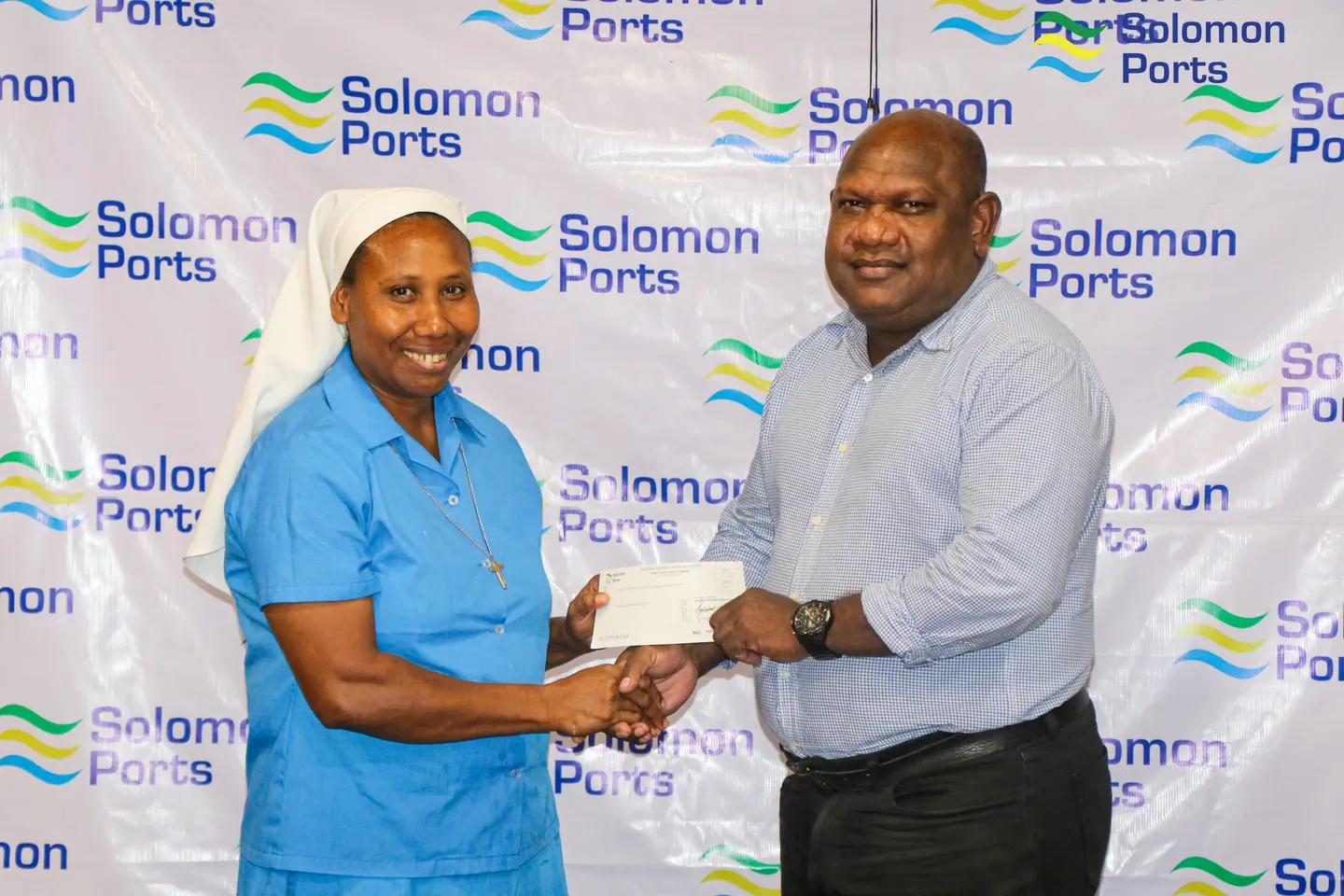 Recognizing the pressing need for adequate water storage facilities in Wagina, Solomon Ports stepped forward to contribute to the community’s welfare by donating five 5000-liter water tanks.