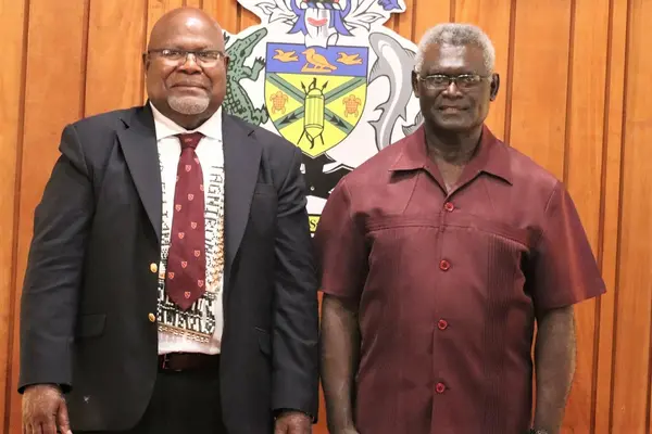 PM Sogavare and High Commissioner Tangirongo at the Commissioning ceremony.