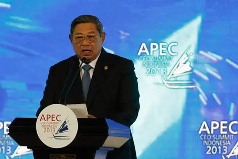 Leaders and envoys of four Pacific Island nations enjoyed a one-hour informal meeting with leaders of APEC economies, thanks to the initiative of President Susilo Bambang Yudhoyono, this year’s APEC chair.