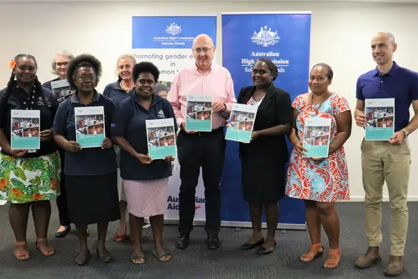 Australian High Commissioner Dr Lachlan Strahan, Deputy High Commissioner Ms SallyAnne Vincent, Minister for Education and Human Resources Hon. Lanelle Tanangada, EVAW Policy Coordinator, Ministry of Women, Youth, Children and Family Affairs Ms
Koisau Sade and staff of the Australian High Commission.