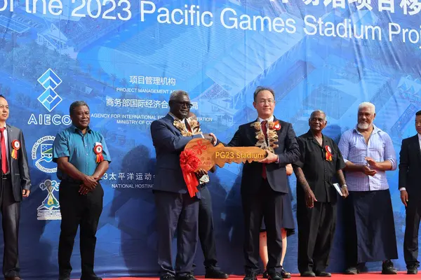 Prime Minister Sogavare receives the keys to the stadium from Ambassador Li Ming.