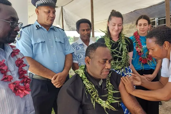 Premier of CIP Honourable Stanley Manetiva, who was the first to get vaccinated, thanked the National Government, Oversight Committee, Ministry of Health and all donors and development partners for the job well done in rolling out the vaccine to CIP.