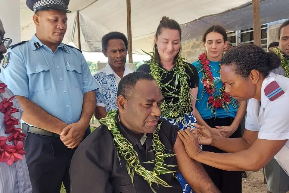 Premier of CIP Honourable Stanley Manetiva, who was the first to get vaccinated, thanked the National Government, Oversight Committee, Ministry of Health and all donors and development partners for the job well done in rolling out the vaccine to CIP.