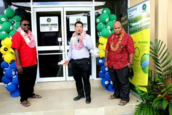 Premier of Central Province Stanley Manetiva, Solomon Power Chairman David Quan and CEO Donald Kiriau.