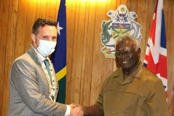 Accepting the letter of introduction, Prime Minister Manasseh Sogavare welcomed the new High Commissioner to Solomon Islands.