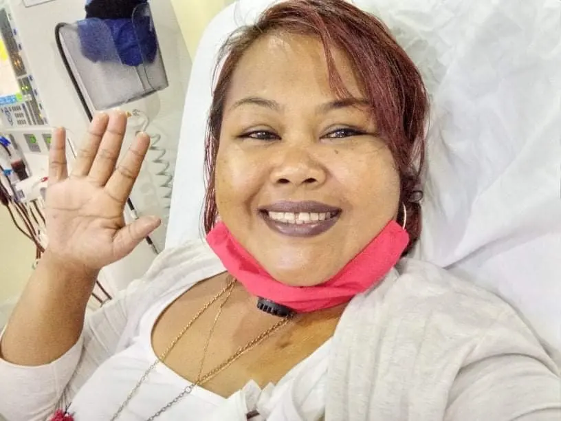 Kelinda staying positive while receiving treatment.