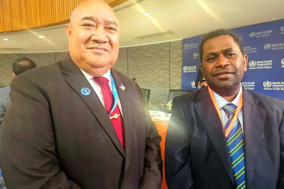 Dr Saia Ma’u Piukala, WHO Regional Director for the Western Pacific and MHMS Minister Dr Paul Popora Bosawai.