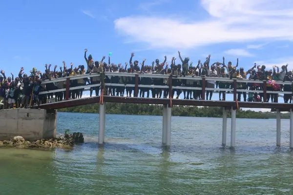 Villagers who used to paddle between the communities will now enjoy safer crossing any time of the day and faster access to school for children.