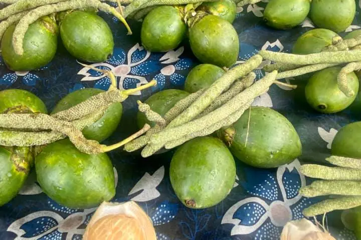 Initial reports said that the deceased climbed a tree to collect fruit leaf (korokua) for chewing betel nut when he fell.