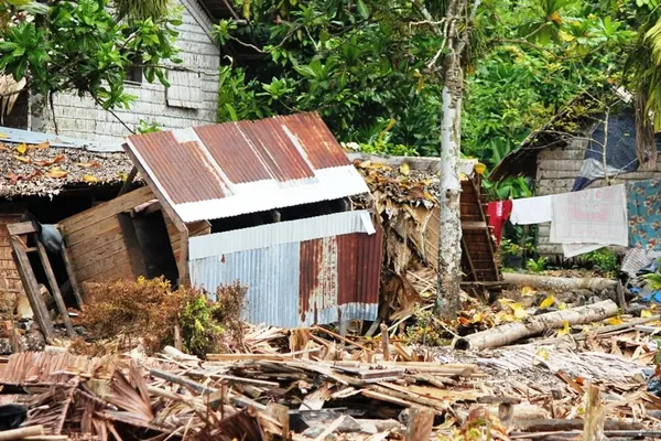 A major 8.0-magnitude earthquake struck the same area on February 6, triggering a tsunami no less than 1 meter (3.4 feet) high that traveled up to 500 meters (546 yard) inland and destroyed entire villages, killing nine people and injuring 13 others. Nearly 1,000 people were left homeless.