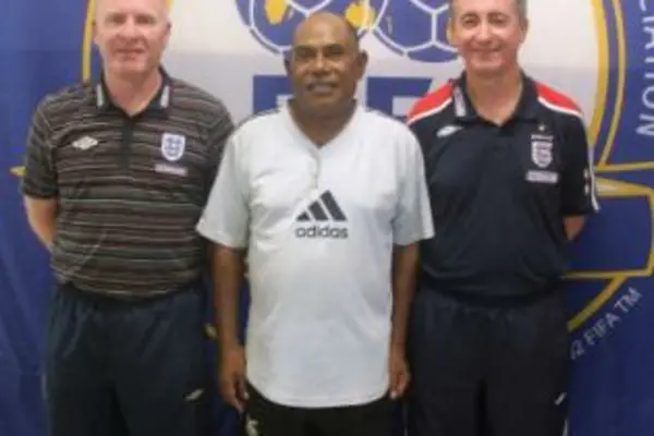 Noel Wagapu (C) with the two course instructors from England, John Allpress (L) and Chris Dawham (R).