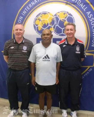 Noel Wagapu (C) with the two course instructors from England, John Allpress (L) and Chris Dawham (R).