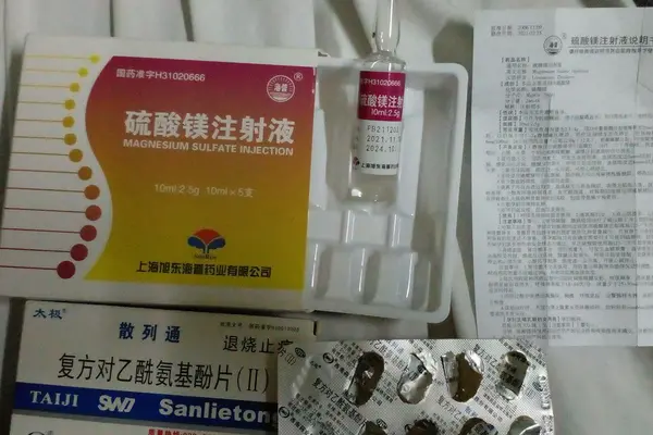 Several pictures uploaded on social media by patients at the NRH show that the Chinese donated medicines do in fact contain English labels, but the instruction leaflet is in Chinese.