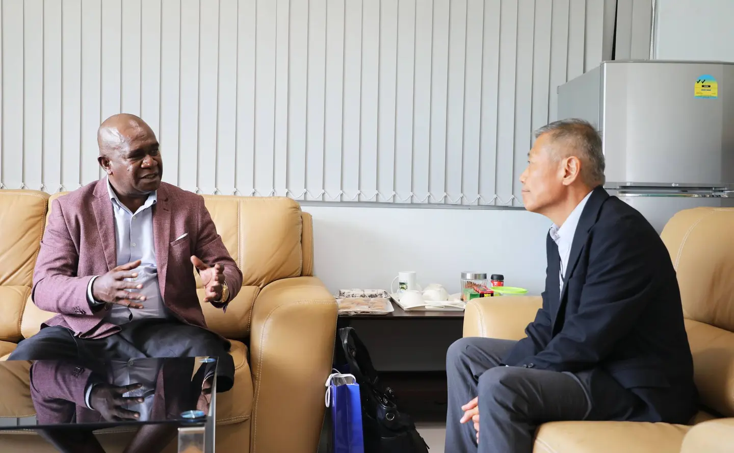 In the brief courtesy meeting, Hon. Minister Seleso acknowledged the profound and meaningful relationship between Solomon Islands and Japan dating back to 1978 when the country gained its political independence.