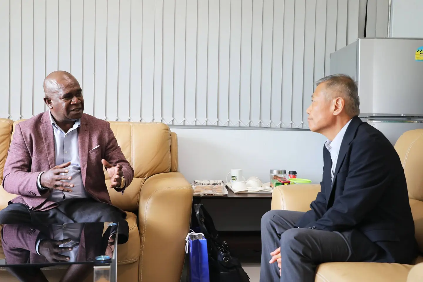 In the brief courtesy meeting, Hon. Minister Seleso acknowledged the profound and meaningful relationship between Solomon Islands and Japan dating back to 1978 when the country gained its political independence.