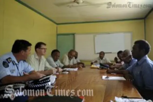 RAMSI PPF Commander, Paul Osborne, Special Coordinator, Nicholas Coppel, Solomon Islands Permanent Secretary for RAMSI, Paul Tovua discuss RAMSI's transition with Makira-Ulawa Premier, Thomas Weape.