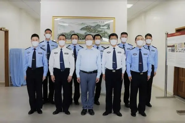 The Chinese police advisory group meets with Chinese Ambassador Li Ming in Solomon Islands shortly after their arrival in the country.