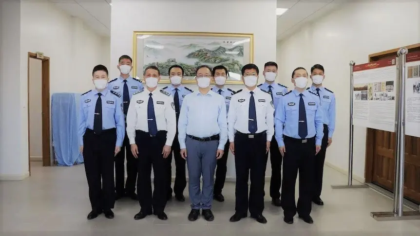 The Chinese police advisory group meets with Chinese Ambassador Li Ming in Solomon Islands shortly after their arrival in the country.