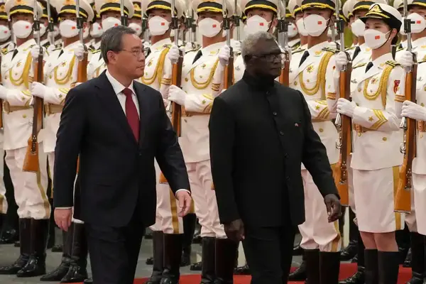 Visiting Solomon Islands Prime Minister Manasseh Sogavare and his Chinese counterpart Li Qiang review an honor guard.