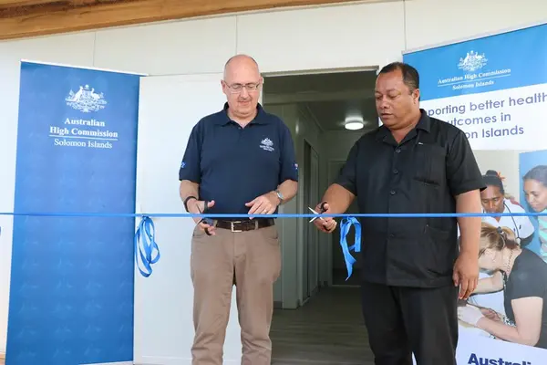 Australian High Commissioner Dr Lachlan Strahan and Minister for Health and Medical Services, Hon. Dickson Mua at the handover ceremony.