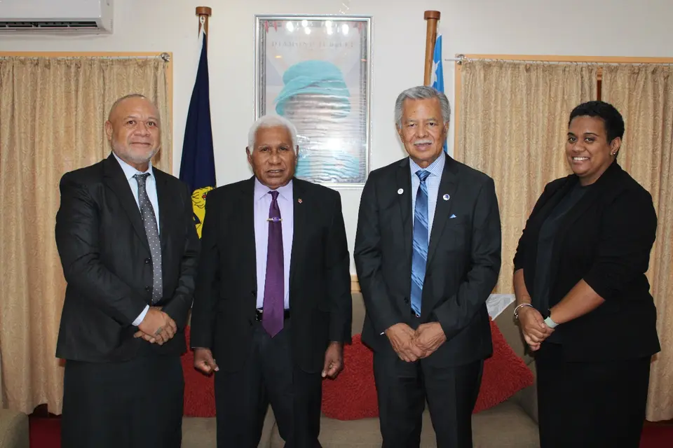 Governor General, Sir David Vunagi, with PIFS Secretary General, Henry Puna and two senior officials from the PIF Secretariat.