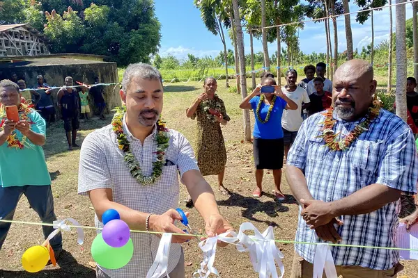 Keswar Leelah, UNDP Solomon Islands Operations Manager, and Premier of Guadalcanal Hon. Francis Sade.