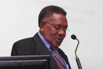 Sir Paul Tovua, as Chairman of the National Peace Council, making a presentation during the Emerging Pacific Leaders’ Dialogue in 2006.