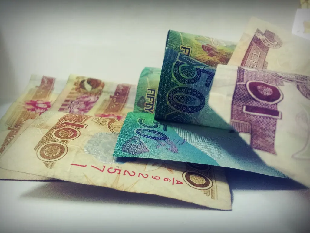 The statement says that the public needs to be on alert and need to be able to identify the security features of any banknote and differentiate a counterfeit note from a genuine one.