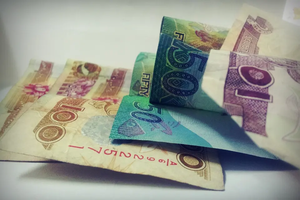 The statement says that the public needs to be on alert and need to be able to identify the security features of any banknote and differentiate a counterfeit note from a genuine one.
