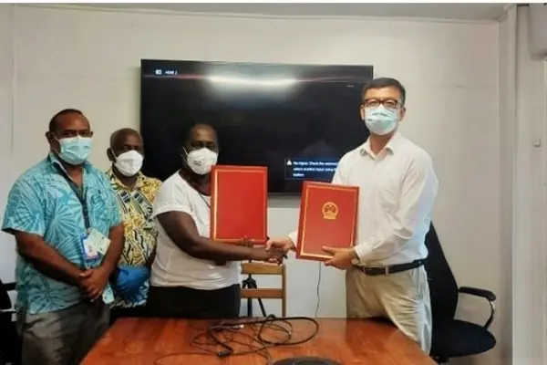 Health PS. Mrs. Pauline McNeil and Mr.  Yao Ming of PRC Embassy after the signing with NRH CEO Dr George Malefoasi and Director Planning and Policy Mr. Ivan Ghemu.