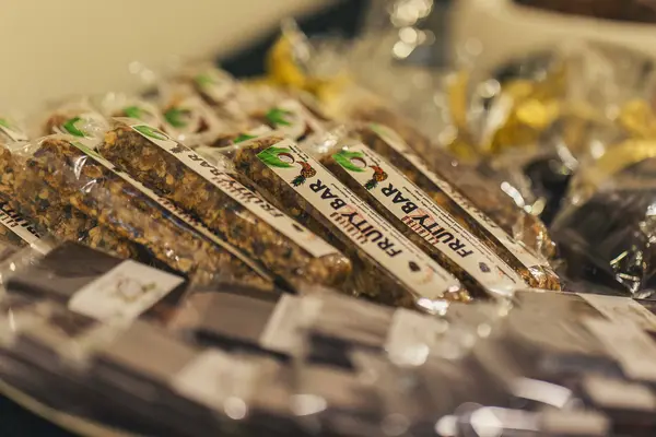 Cocoa, one of Solomon Islands’ biggest agricultural export earners, provides income opportunities for over 25,000 smallholder farmers and over 10 processors and exporters, generating SBD 15 million in export sales annually.