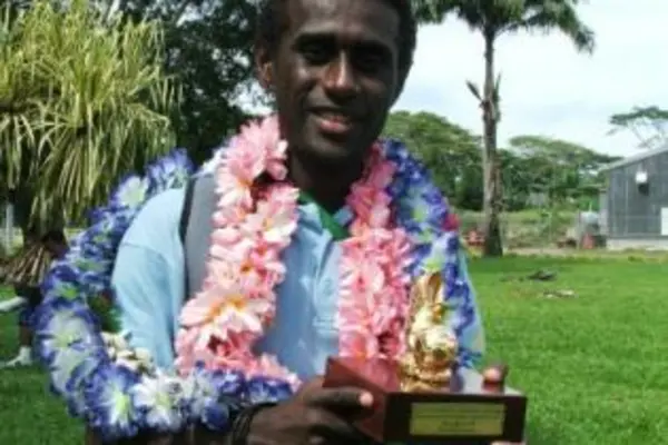 Kurukuru Captain, Elliot Ragomo, with his Golden Boot award, won on the recent trip.