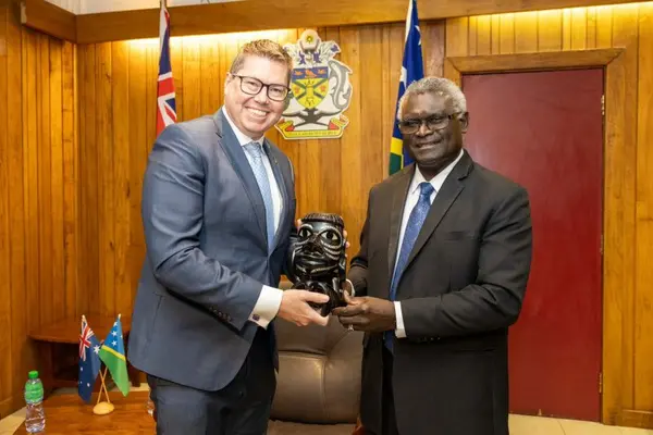 Minister Conroy meets with Prime Minister Manasseh Sogavare.