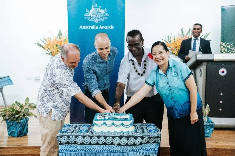 L-R, University of Wollongong Professor Quentin Hanich, Andrew Schloeffel Australian Deputy High Commissioner, Professor Transform Aqorau Solomon Islands National University Vice Chancellor, and Dr. Manu Tupou-Roosen, Forum Fisheries Agency Director General (outgoing) cutting the cake to officially launch the Australia Awards Short Course.