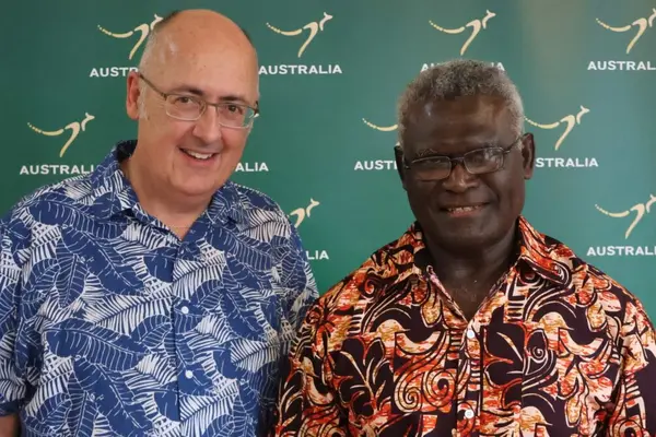 The Prime Minister with the outgoing High Commissioner of Australia Dr. Lachlan Strahan.