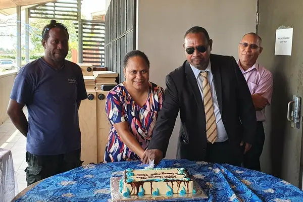 Cutting of the cake by Minister of Fisheries, Hon. Nestor Giro and PROP Coordinator, Samantha Tuti. Looking on SSWA Contractor, Simon Aita'a (left) and PS Fisheries, Dr Christain Ramofafia.