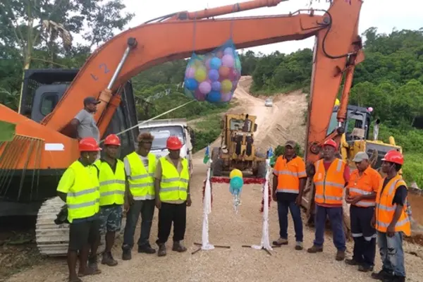 Hon. Hou said the primary objective of the road infrastructure program has been achieved. “Today the communities of Tetele, Ou’oumatawa, Tapa’atewa, Ruru’uhe, Rorongo and Likimaea have direct road access to Matangasi Port. Now you can reach the Sea Port and Afio Government Station within 30 minutes”.