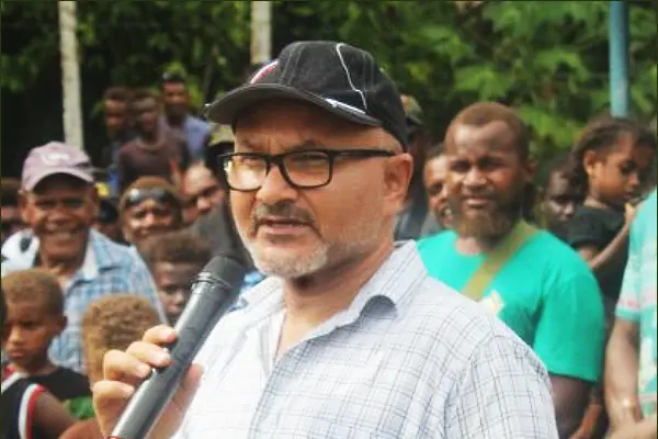 “This situation will not be resolved by the police, it requires a political solution. It is unfair on the police to expect them to face the people’s anger caused by irresponsible leadership,” says the Opposition Leader.