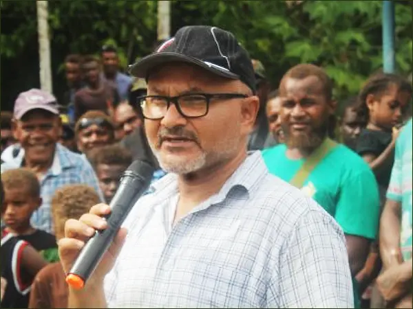 “This situation will not be resolved by the police, it requires a political solution. It is unfair on the police to expect them to face the people’s anger caused by irresponsible leadership,” says the Opposition Leader.