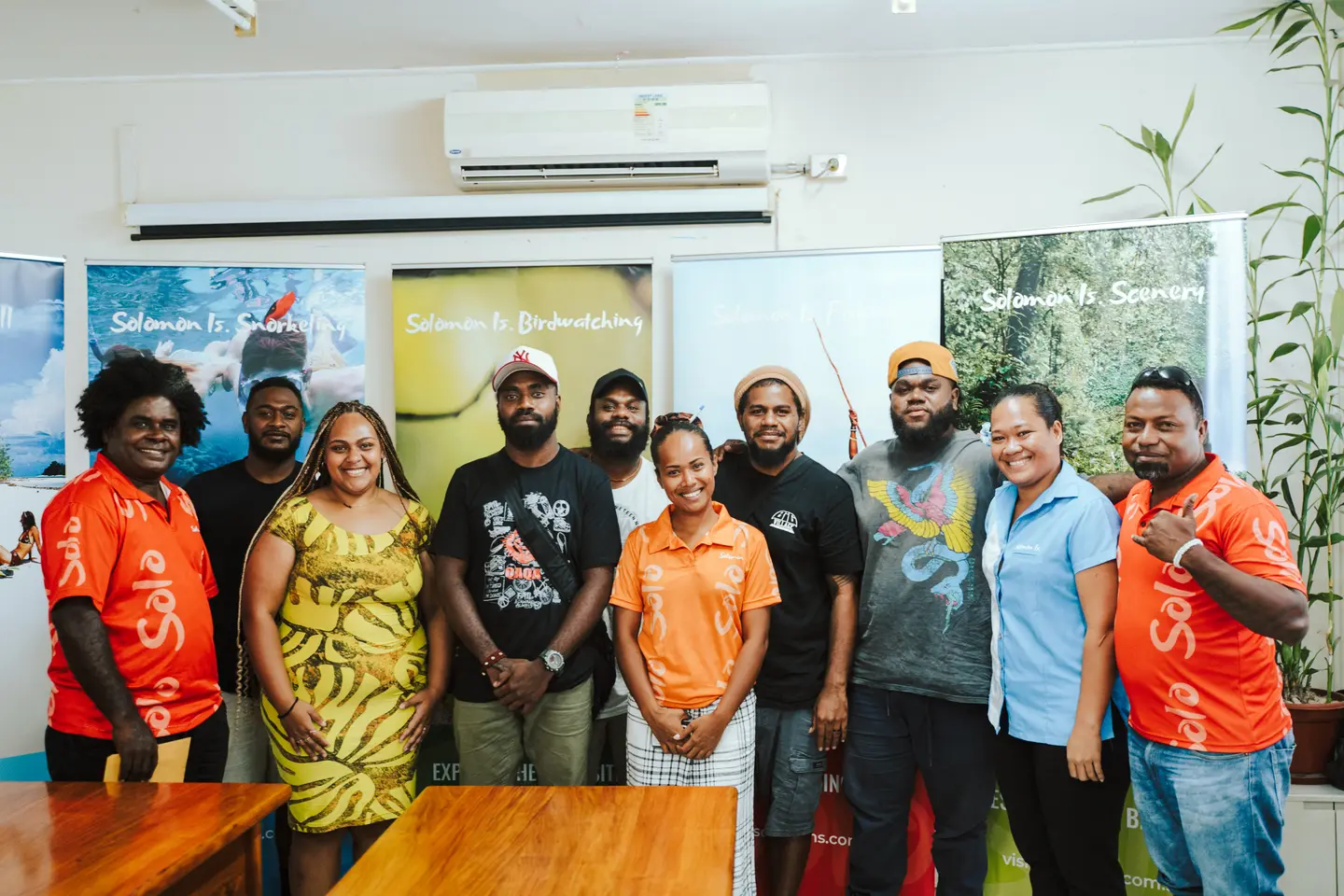 Tourism Solomons CEO (Acting), Dagnal Dereveke (on left) with his team and Bonfire Festival organiser Jeremy Saeni aka Jaro Local (fourth from right) and members of his organising committee.