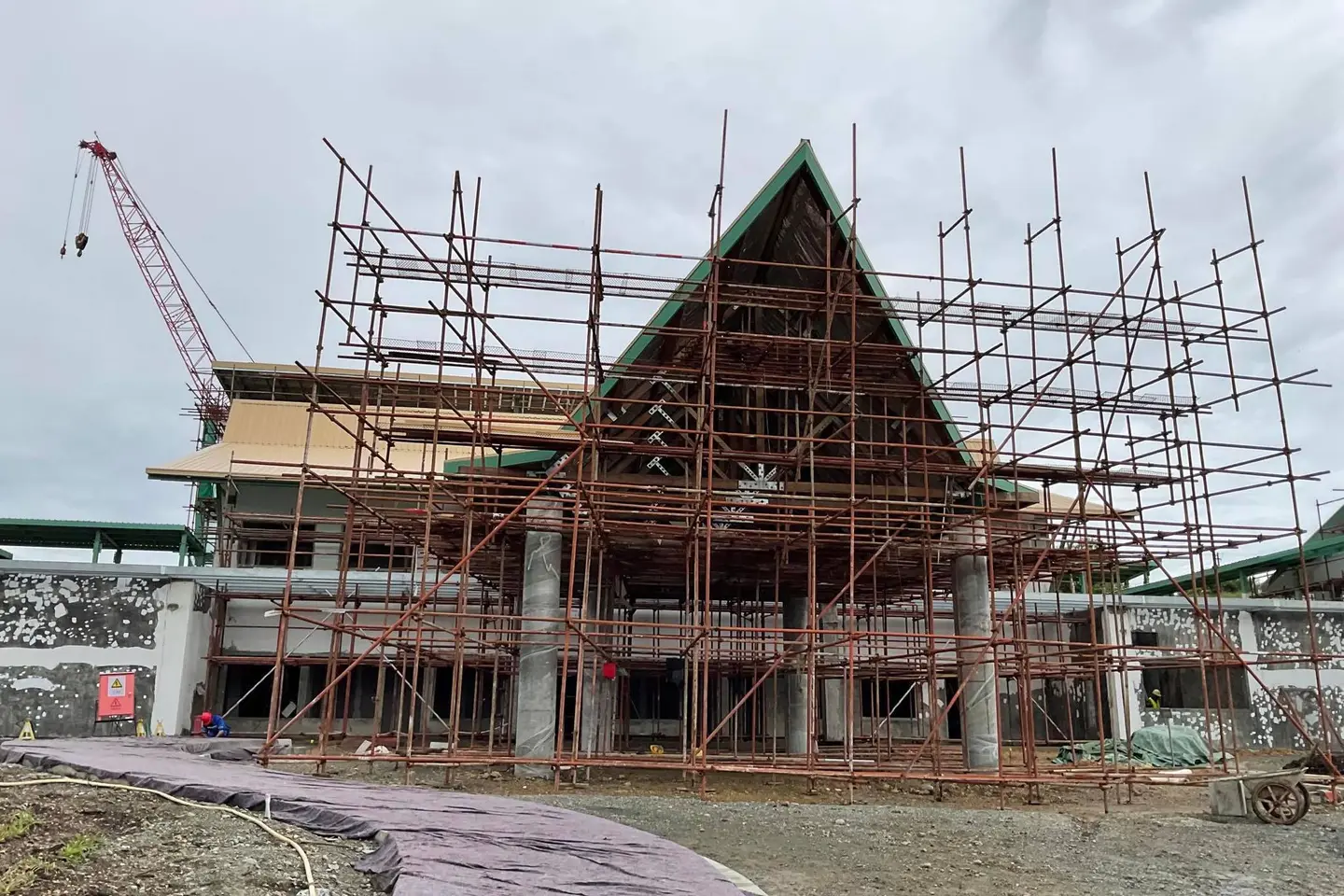 “Today’s site visit is the opportunity to witness first-hand the great progress of this important project that will provide Solomon Islands’ growing youth population with access to quality education and training,” said ADB’s Solomon Islands Pacific Country Office’s Unit Head Elmar Elbling.