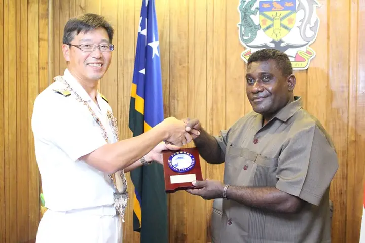 Rear Admiral Yuasa presents a gift to PM Lilo.