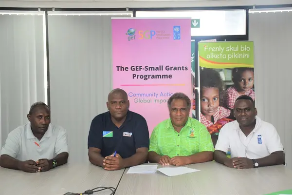 The signing of the MOAs was made in the presence of the Deputy Secretary of the Ministry of Environment Chanel Iroi and SGP National Coordinator Teiba Mamu.
