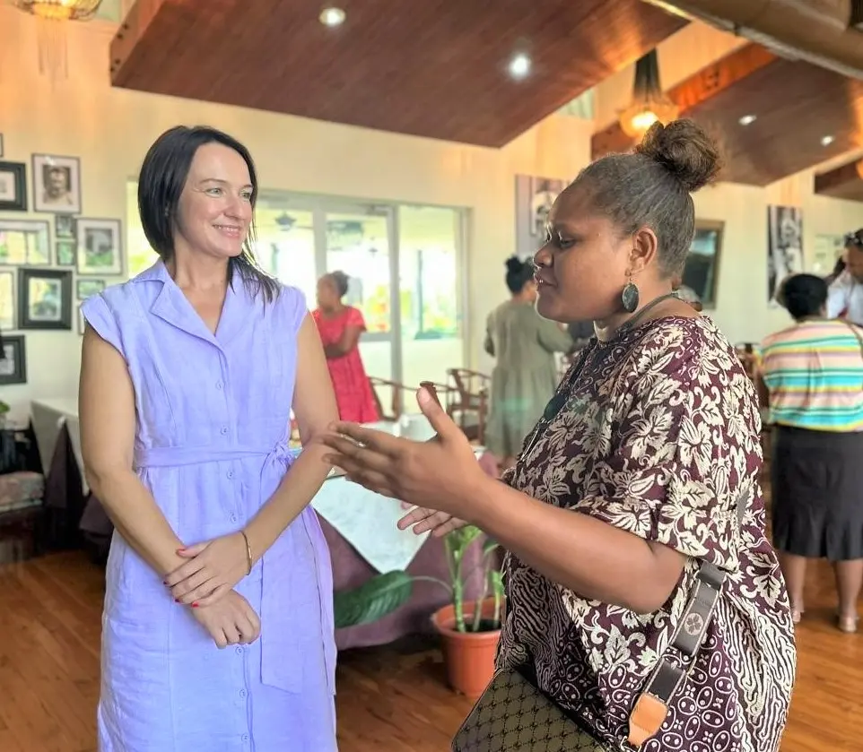 Australian High Commission Minister Counsellor, Ms. Lindsay Buckingham and Ms. Hellen Ha’apisi, Human Resource Manager Solomon Islands Customs and Excise Division with Minister Buckingham.